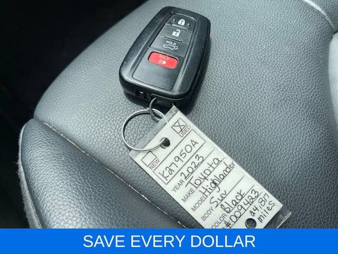 Used 2023 Toyota Highlander XLE FWD image 28