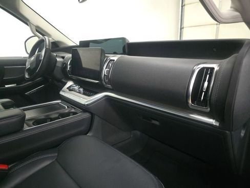 Used 2025 Ford Expedition Platinum AWD/4WD image 5