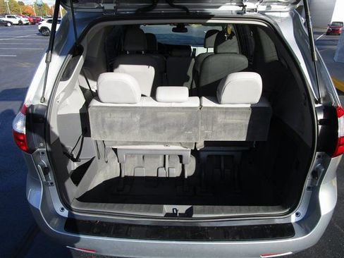 Used 2019 Toyota Sienna XLE FWD image 23