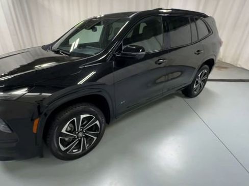 Used 2025 Buick Enclave Sport Touring image 4