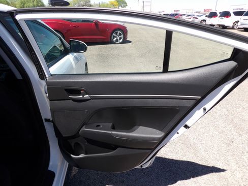 Used 2018 Hyundai Elantra SE FWD image 13