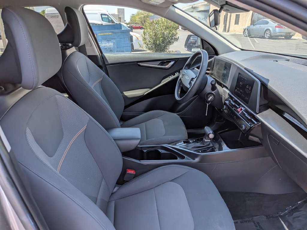 Used 2025 Kia Niro LX FWD image 30