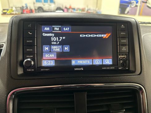 Used 2018 Dodge Grand Caravan SE w/ UConnect Hands-Free Group image 39