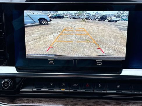 Used 2025 Chevrolet Silverado 1500 LT image 13