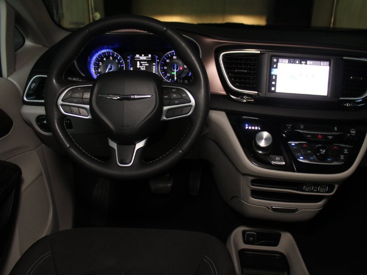 Used 2024 Chrysler Voyager LX FWD image 19
