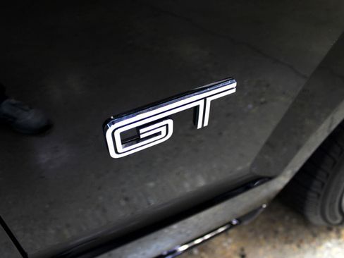 Used 2005 Ford Mustang GT image 32