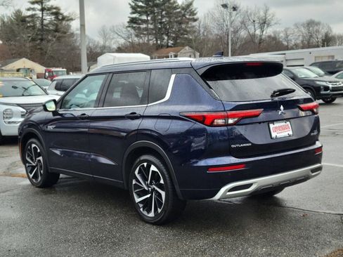 Used 2024 Mitsubishi Outlander SEL image 3