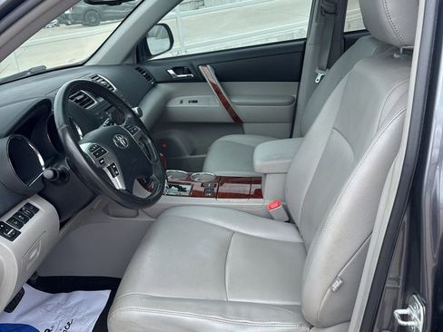 Used 2012 Toyota Highlander Limited w/ Tow Pkg image 10