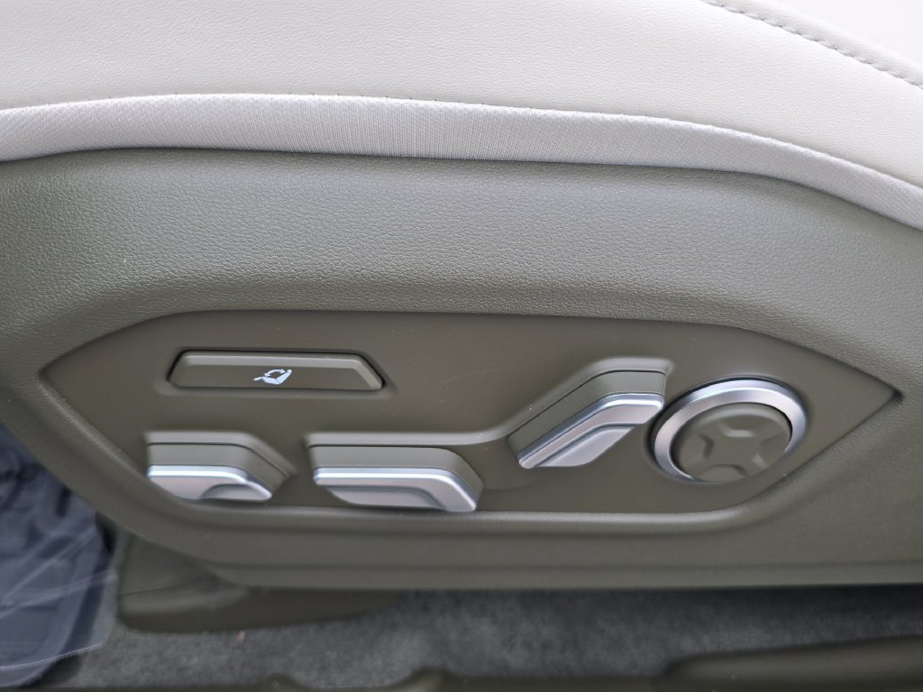 Used 2025 Hyundai Santa Fe Calligraphy AWD/4WD image 12
