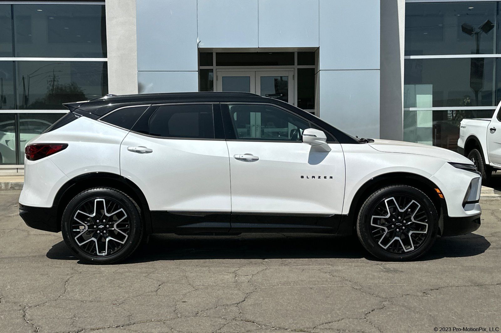 Used 2023 Chevrolet Blazer RS w/ Driver Confidence II Package AWD/4WD image 3