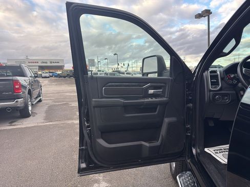 Used 2024 RAM 2500 Big Horn w/ Bed Utility Group image 17