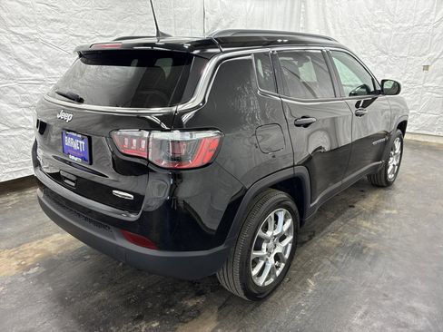 Used 2024 Jeep Compass Latitude AWD/4WD image 5