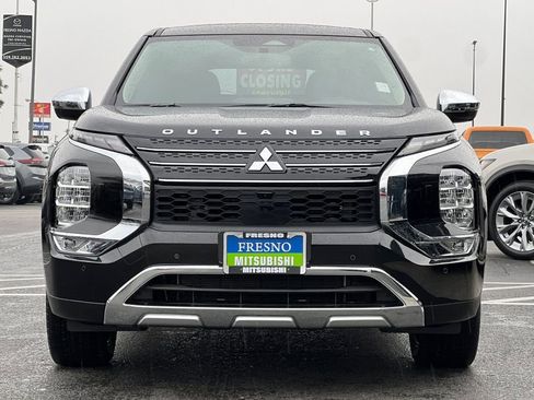 New 2025 Mitsubishi Outlander SE image 10