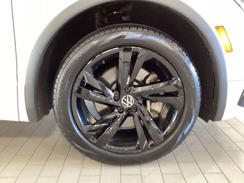 Used 2023 Volkswagen Tiguan SE R-Line AWD/4WD image 22