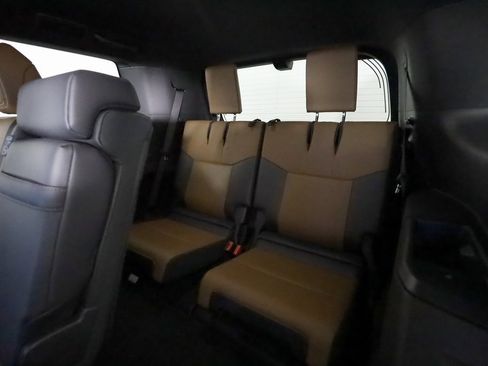 Used 2025 Lexus GX 550 w/ Accessory Package (2T) image 15