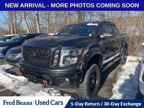 Used 2019 Nissan Titan SV w/ SV Convenience Package image 3