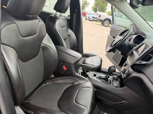 Used 2021 Jeep Cherokee Latitude Plus AWD/4WD image 35