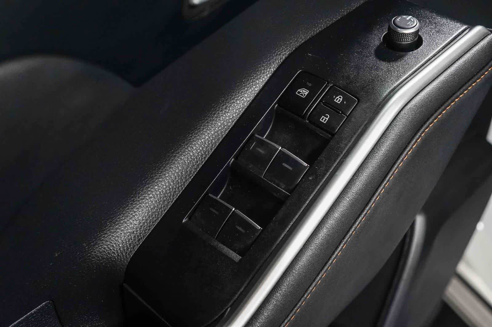 Used 2023 Toyota Highlander Bronze Edition FWD image 18
