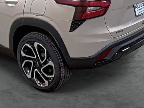 New 2026 Chevrolet Trax RS w/ Sunroof Package FWD image 9