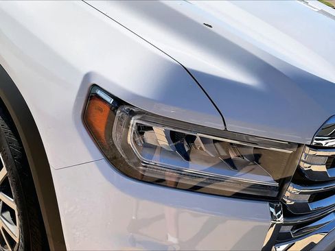Certified 2023 GMC Acadia SLE FWD image 27