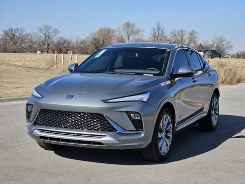 New 2026 Buick Envista Avenir image 2