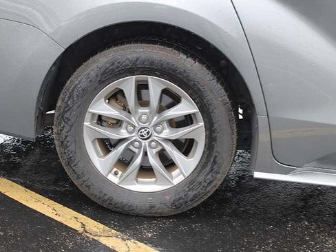 Certified 2026 Toyota Sienna XLE FWD image 8