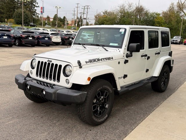 Used 2017 Jeep Wrangler Unlimited Sahara AWD/4WD image 3