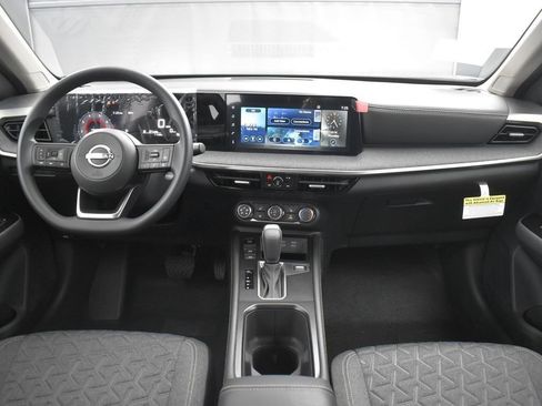 New 2025 Nissan Kicks SV w/ SV Premium Package image 9