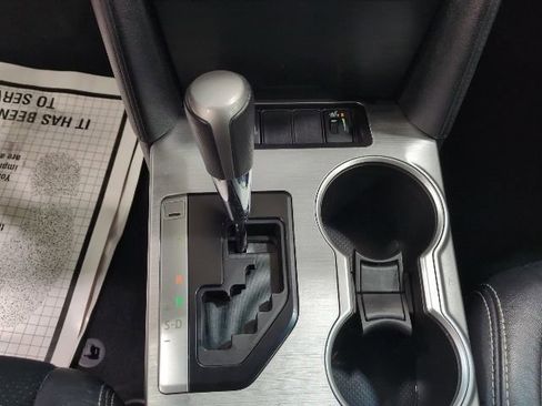 Used 2014 Toyota Camry SE w/ Leather Package image 15