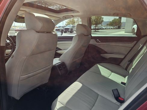 Used 2018 Honda Accord Touring image 15