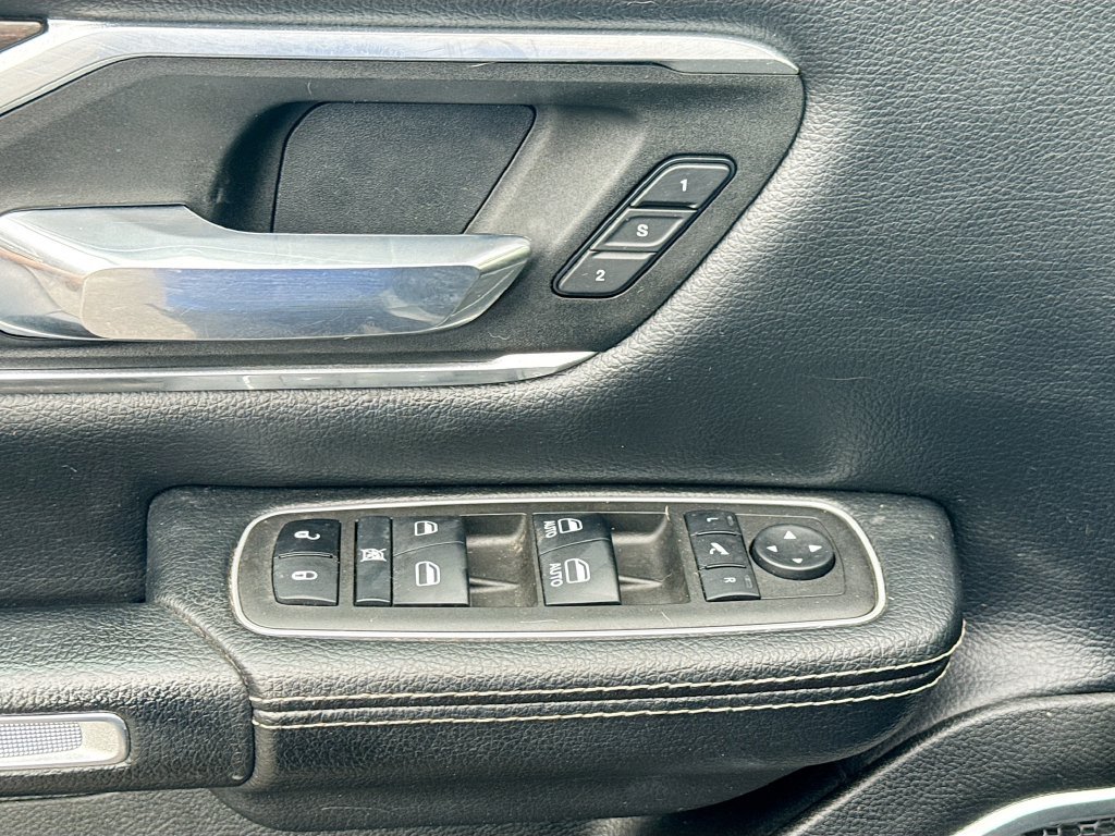 Used 2022 RAM 1500 Laramie AWD/4WD image 18