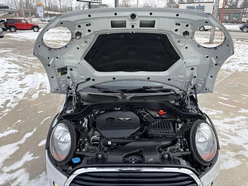 Used 2017 MINI Cooper 4-Door Hardtop image 24
