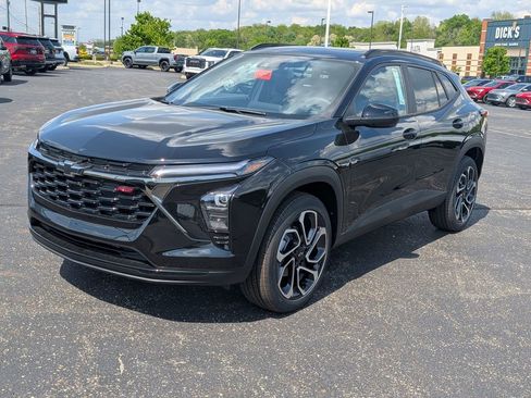 New 2026 Chevrolet Trax RS w/ Sunroof Package FWD image 3