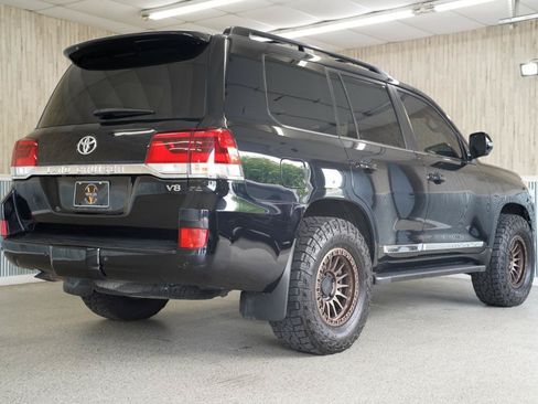 Used 2017 Toyota Land Cruiser AWD/4WD image 10