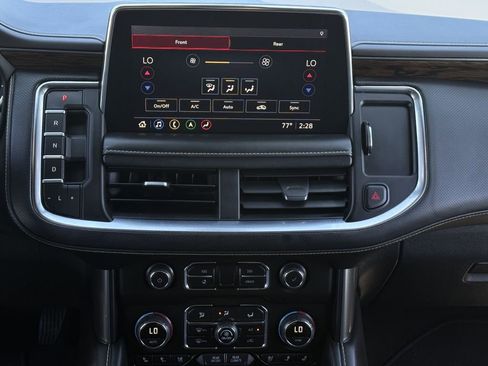 Used 2021 Chevrolet Tahoe Premier w/ Premium Package AWD/4WD image 18