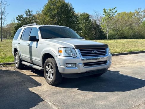 Used 2010 Ford Explorer XLT image 1