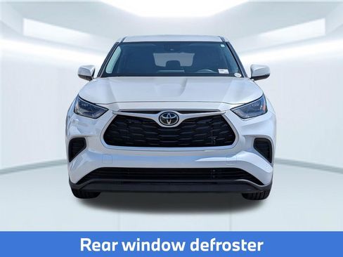Used 2022 Toyota Highlander L FWD image 11
