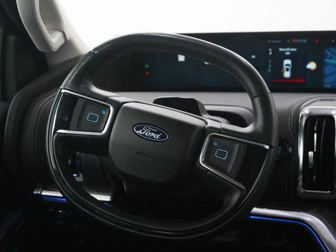 Used 2025 Ford Expedition Max Platinum AWD/4WD image 19