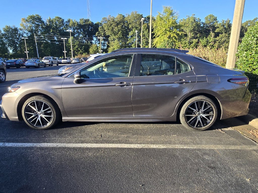 Used 2024 Toyota Camry SE FWD image 4