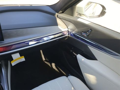 New 2026 BMW 760i xDrive w/ Premium Package image 17