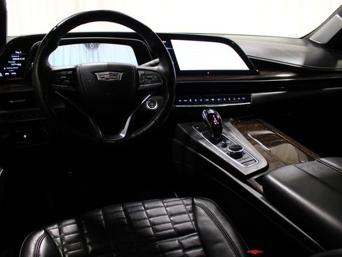 Used 2022 Cadillac Escalade Sport Platinum w/ LPO, ONYX Package AWD/4WD image 2