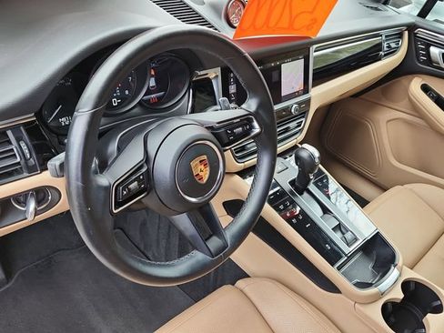 Used 2023 Porsche Macan AWD/4WD image 9