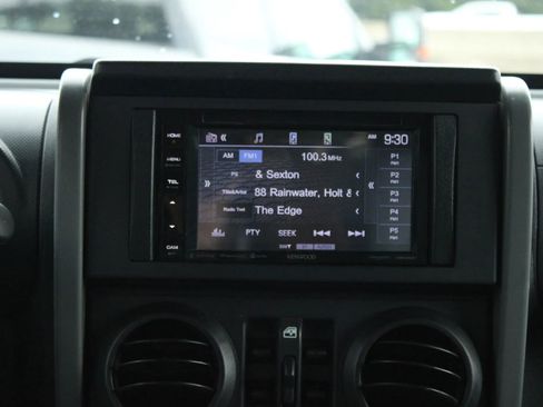 Used 2007 Jeep Wrangler Unlimited Sahara w/ Dual Top Group image 15