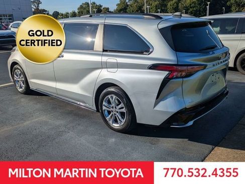 Used 2023 Toyota Sienna XSE w/ XSE Plus Package AWD/4WD image 4