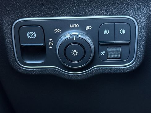 Certified 2025 Mercedes-Benz GLB 250 4MATIC image 30