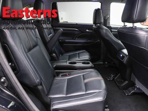 Used 2018 Toyota Highlander SE AWD/4WD image 23