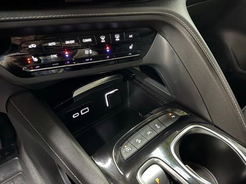 Used 2023 Buick Envision Essence image 19
