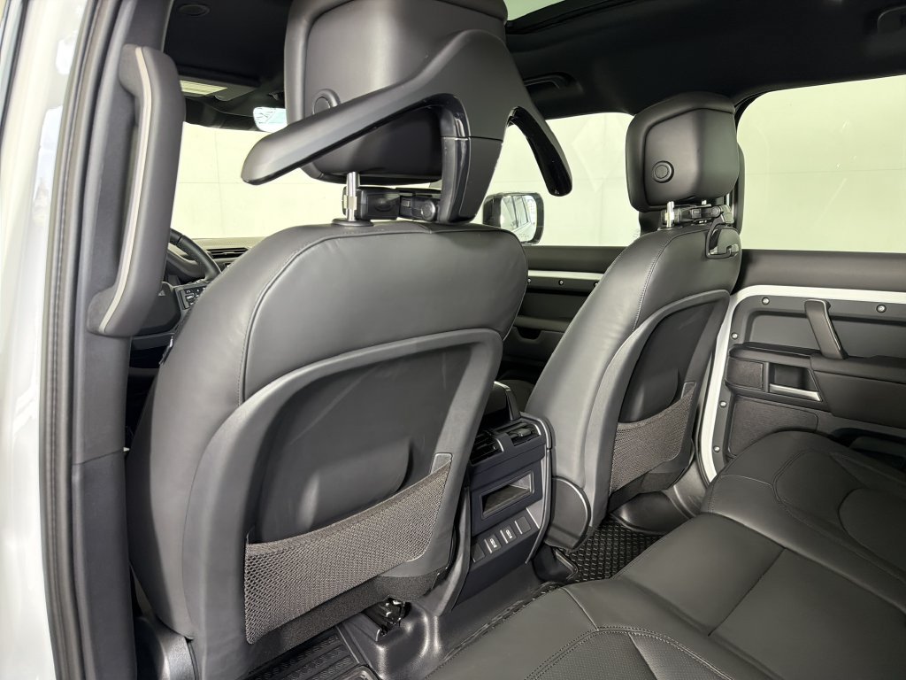 New 2026 Land Rover Defender 110 X-Dynamic SE AWD/4WD image 28