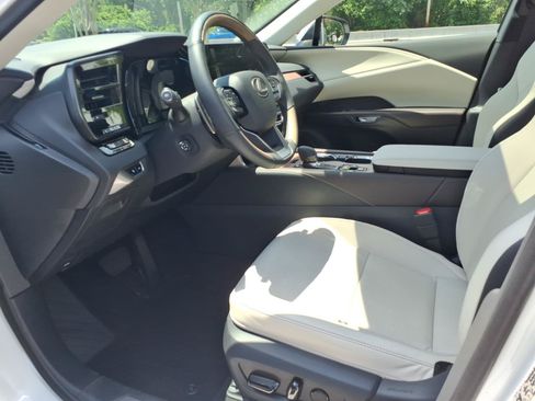 Used 2023 Lexus RX 350 Premium w/ Accessory Package AWD/4WD image 15