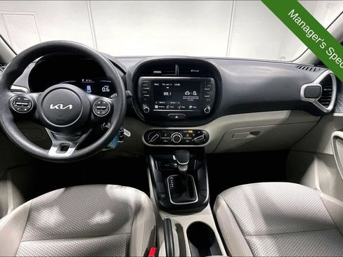 Used 2025 Kia Soul LX w/ LX Technology Package FWD image 18